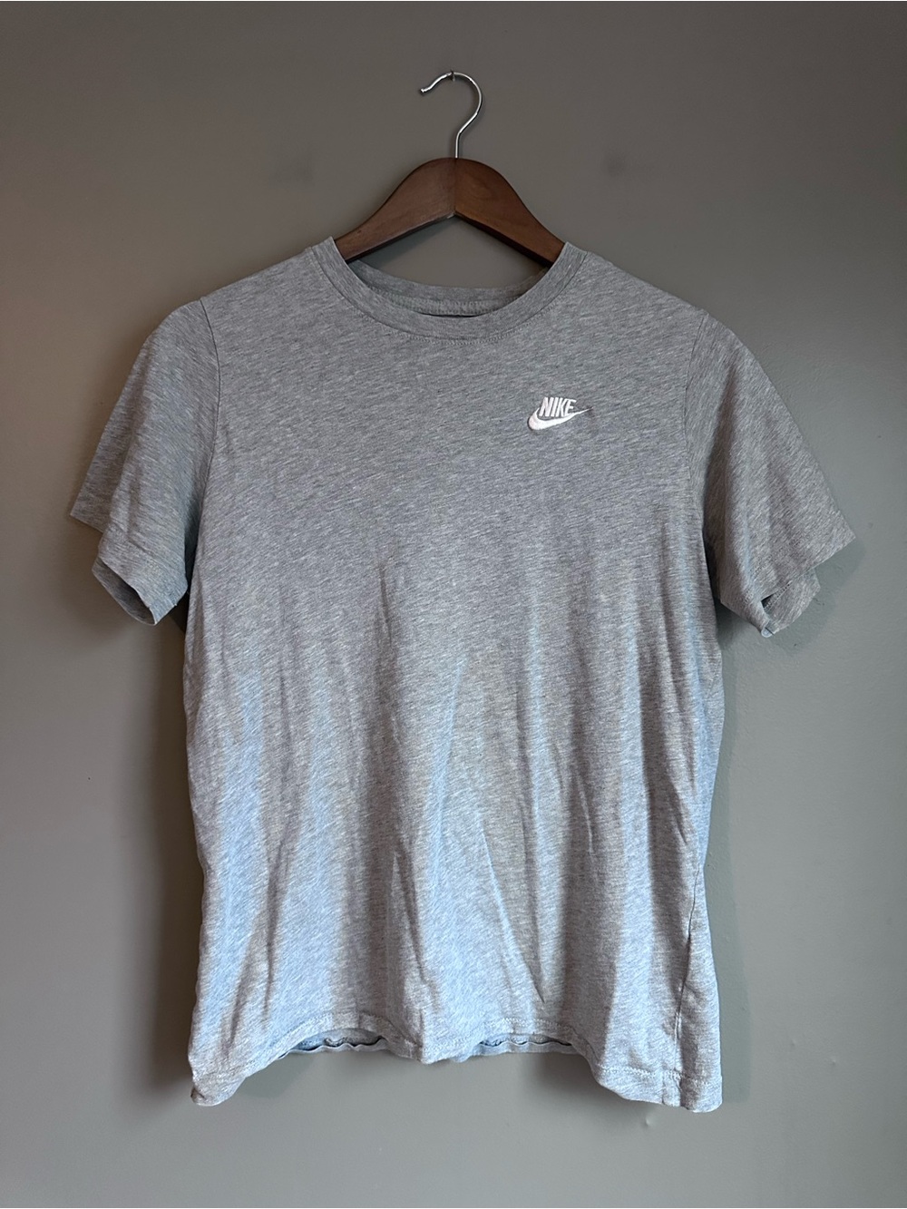 Nike Gray Short-Sleeve Logo Tee Size Large Youth Boys